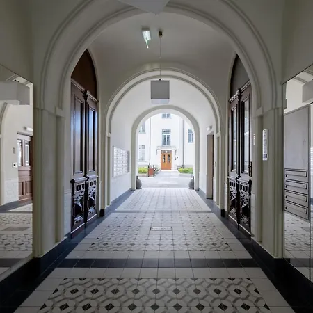 W Sercu Warszawy * 华沙